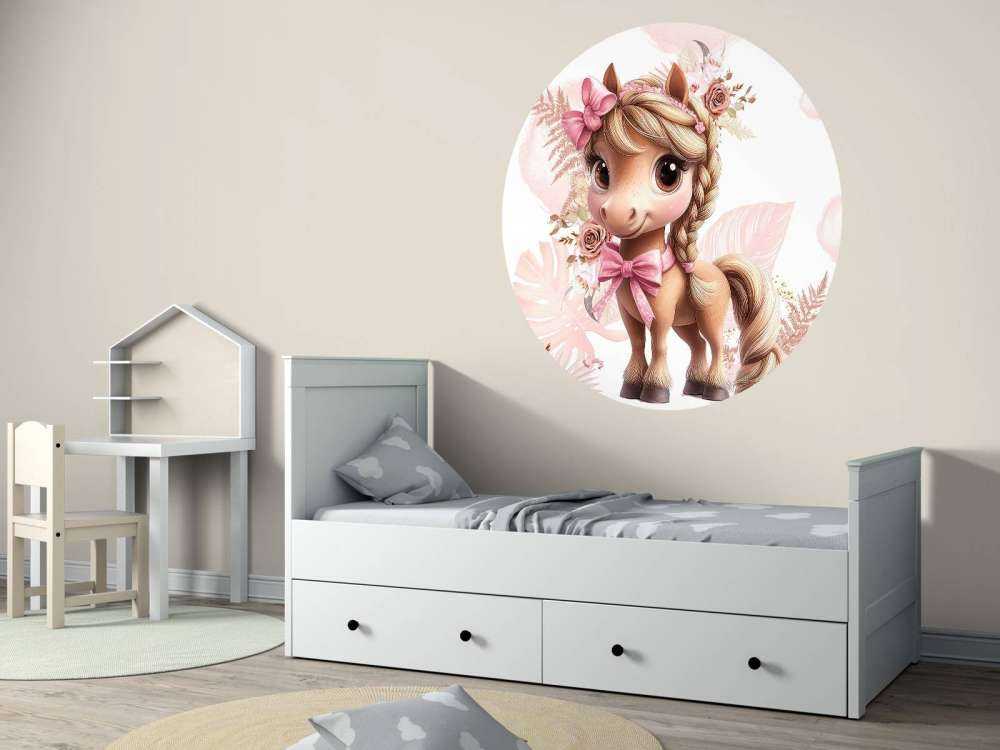 Poney élégant avec un nœud rose