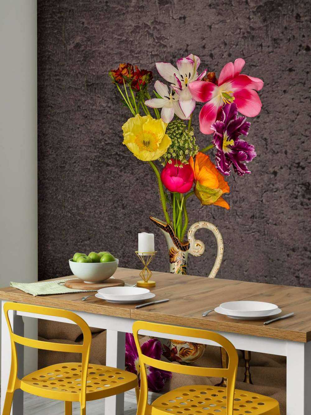 Fleurs dans un vase classique