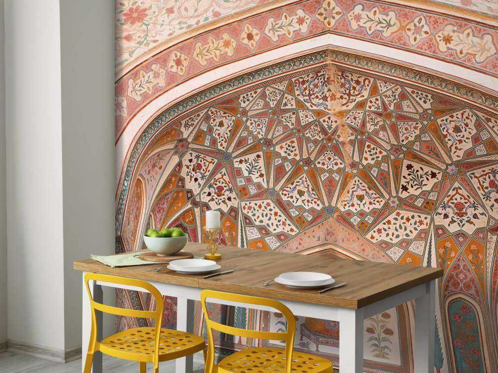 Arche indienne richement peinte