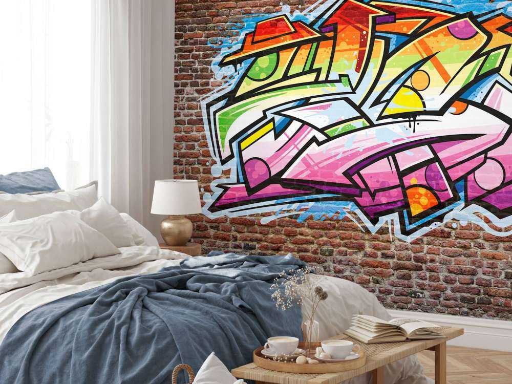 Graffiti sur brique rouge