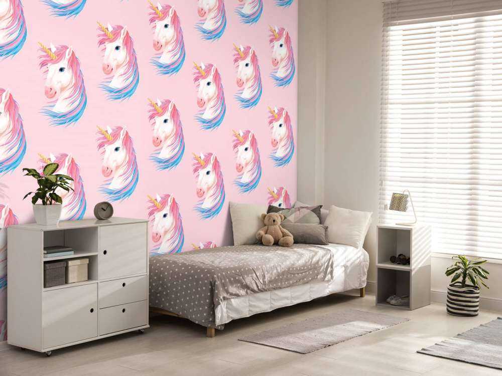 Licorne blanche avec corne dorée