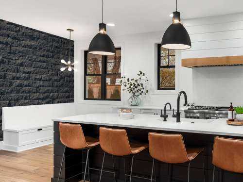 Mur avec des pierres sombres