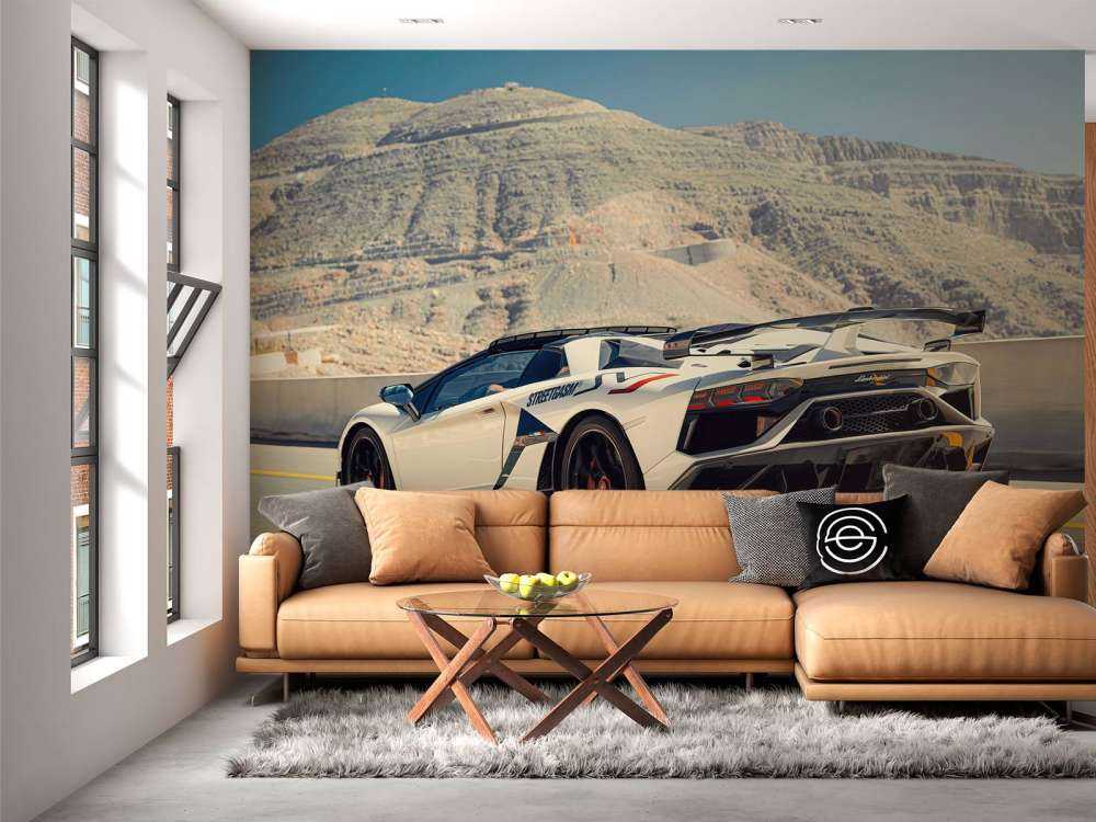 Supercar sur col de montagne