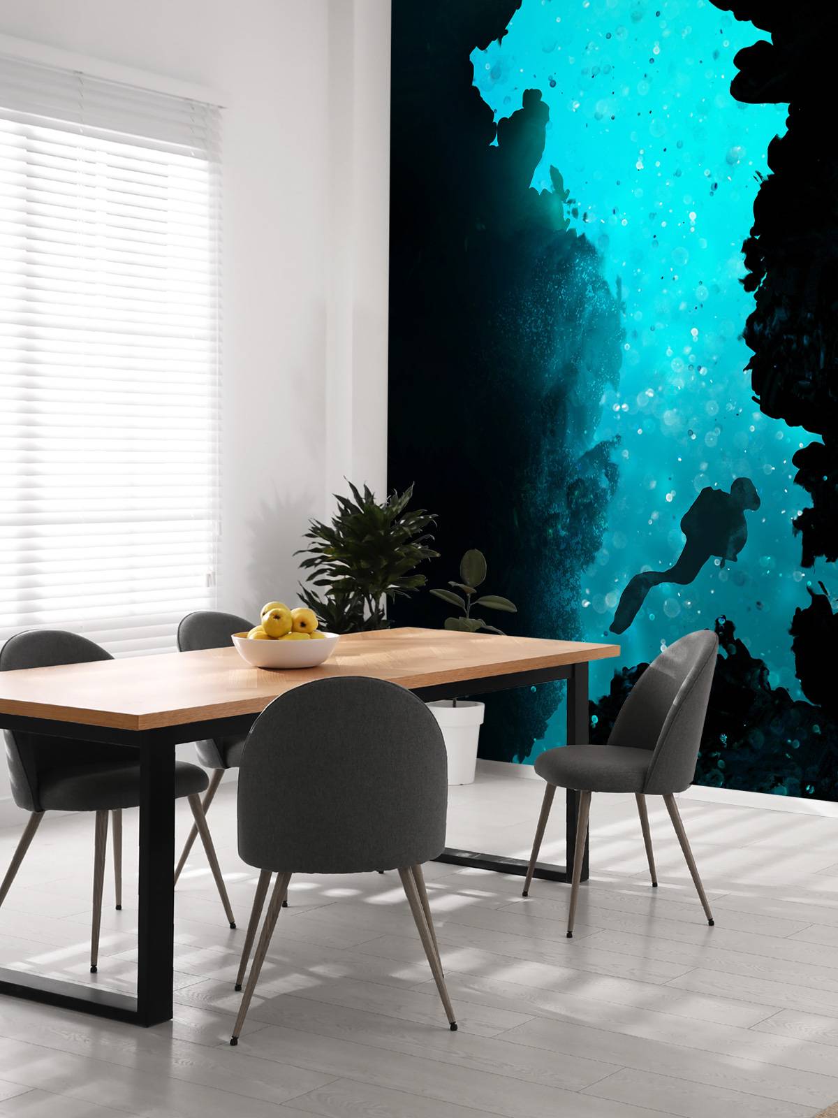 Plongeur sous-marin dans une grotte
