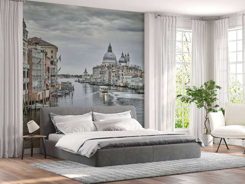 Canal avec des bateaux à Venise