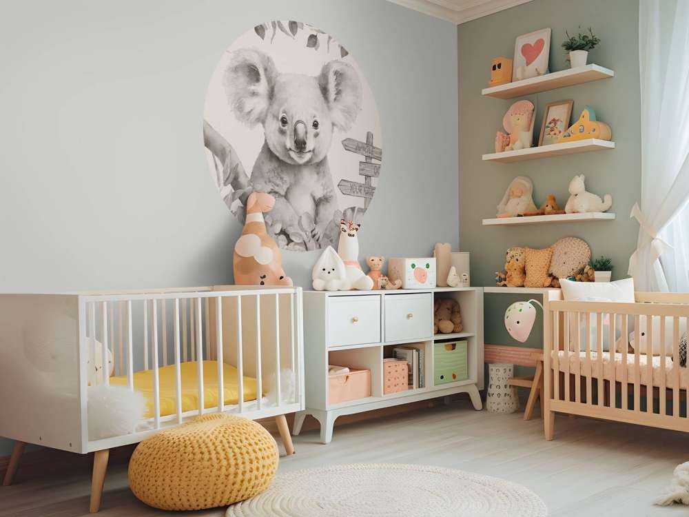 Bébé koala dans la jungle beige