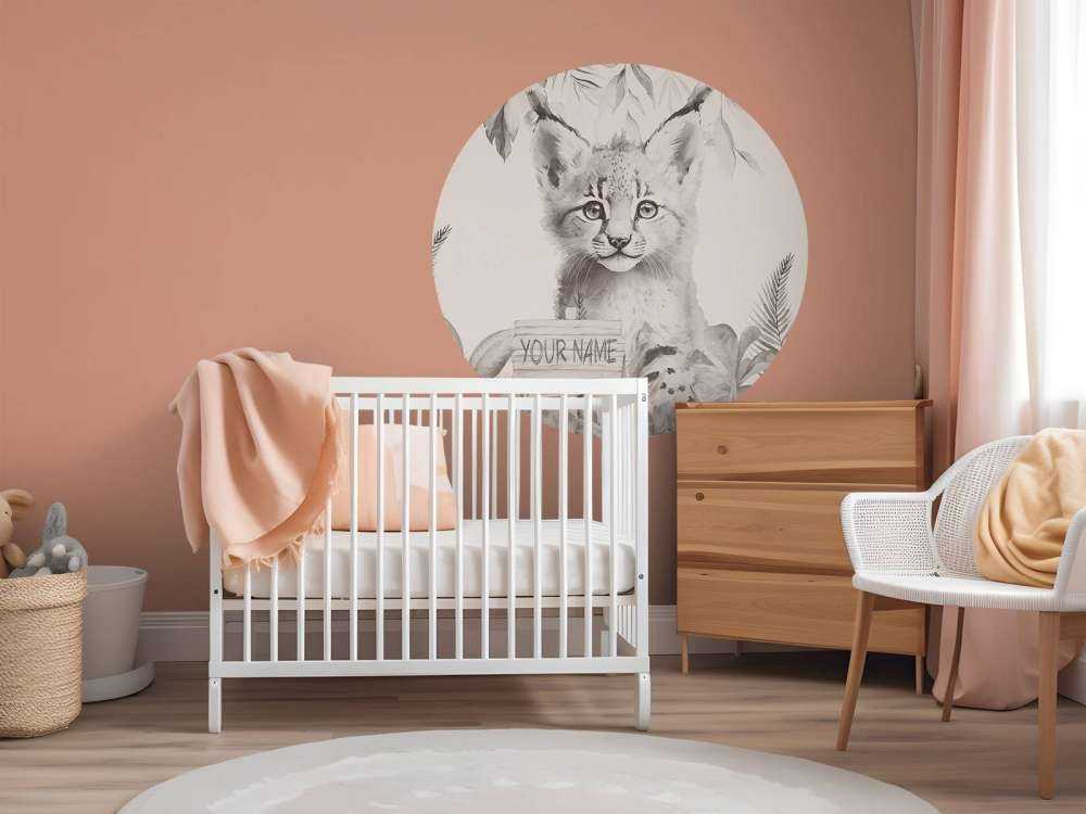 Bébé lynx dans la jungle beige