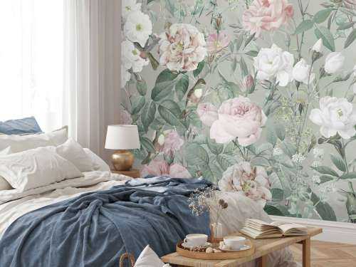 Oiseaux dans le jardin de roses