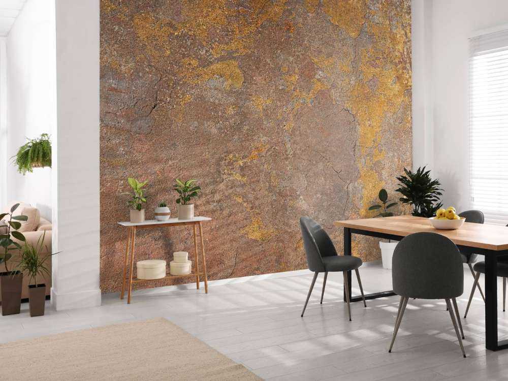 Ancien mur avec stuc jaune