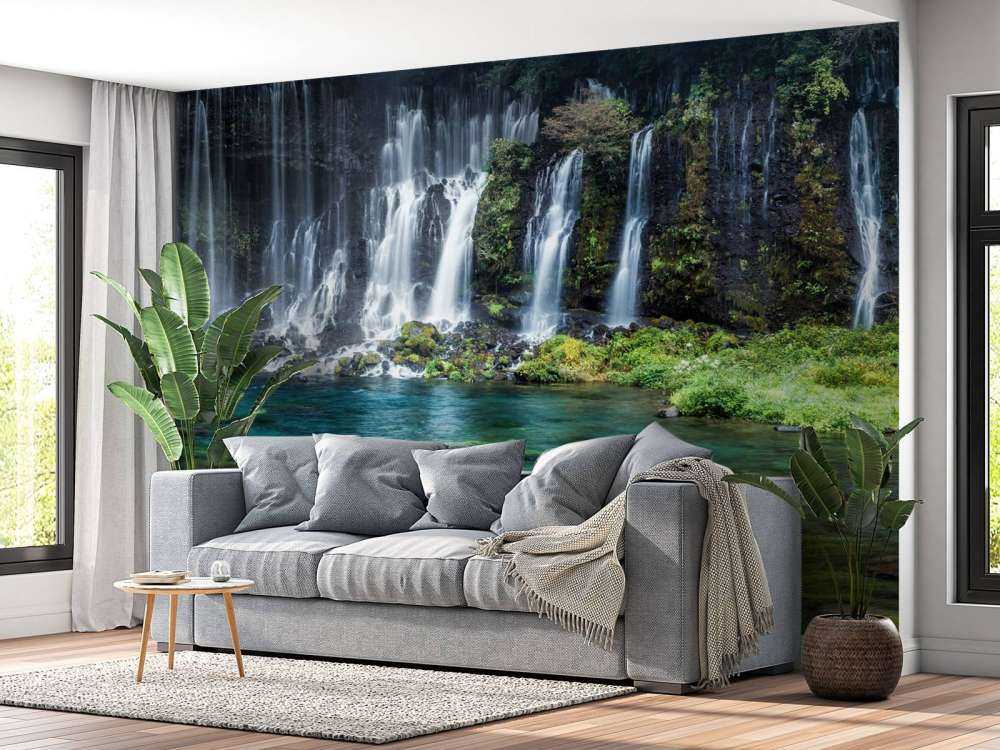 Panorama de cascade avec de l'eau bleue turquoise