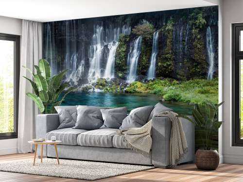 Panorama de cascade avec de l'eau bleue turquoise
