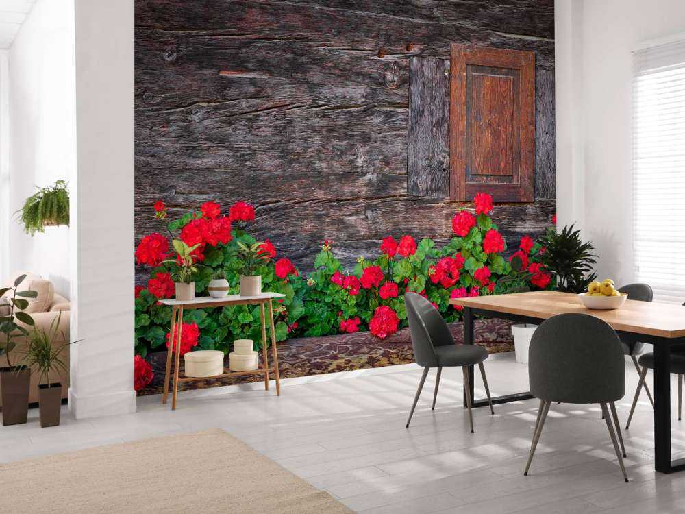 Vieux bois avec des fleurs