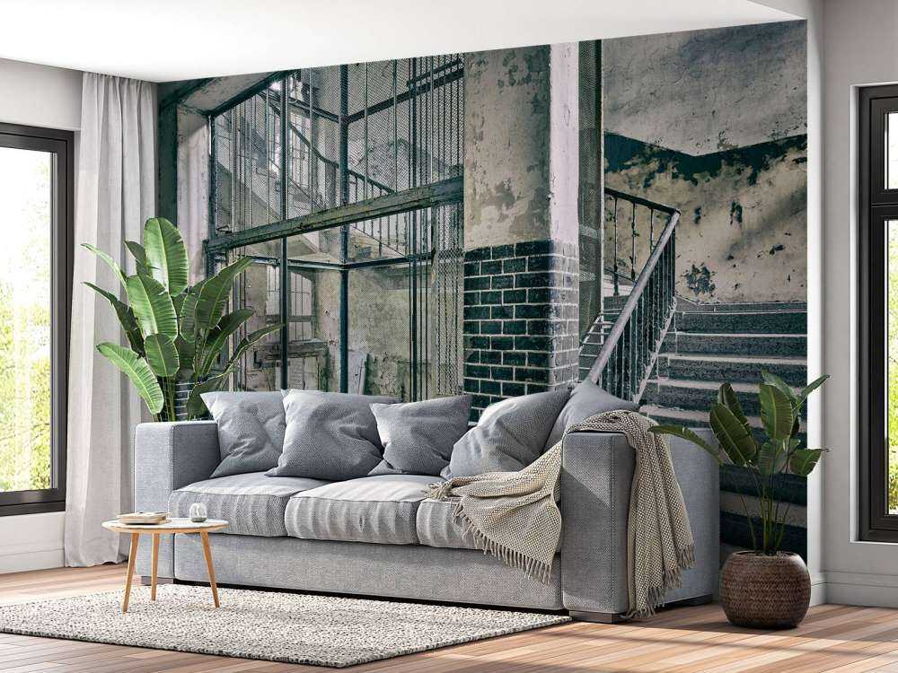 Ancien escalier et cage d'ascenseur