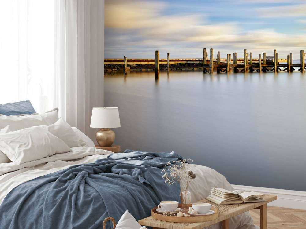 Longue jetée en mer