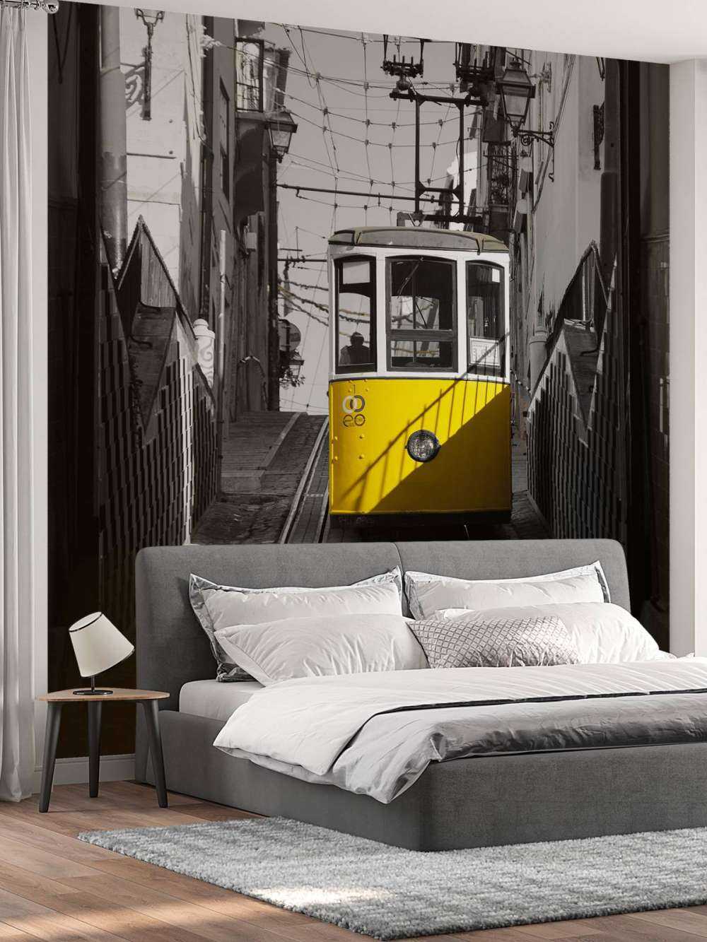 Tram noir blanc jaune