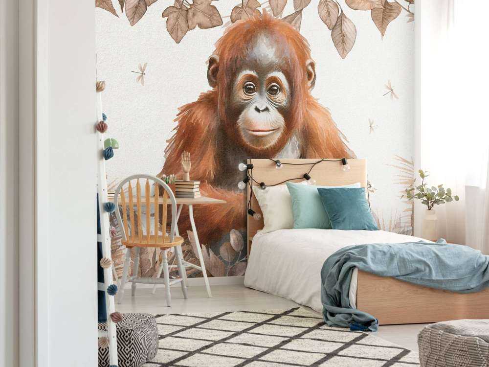 Jeune orang-outan dans la jungle taupe