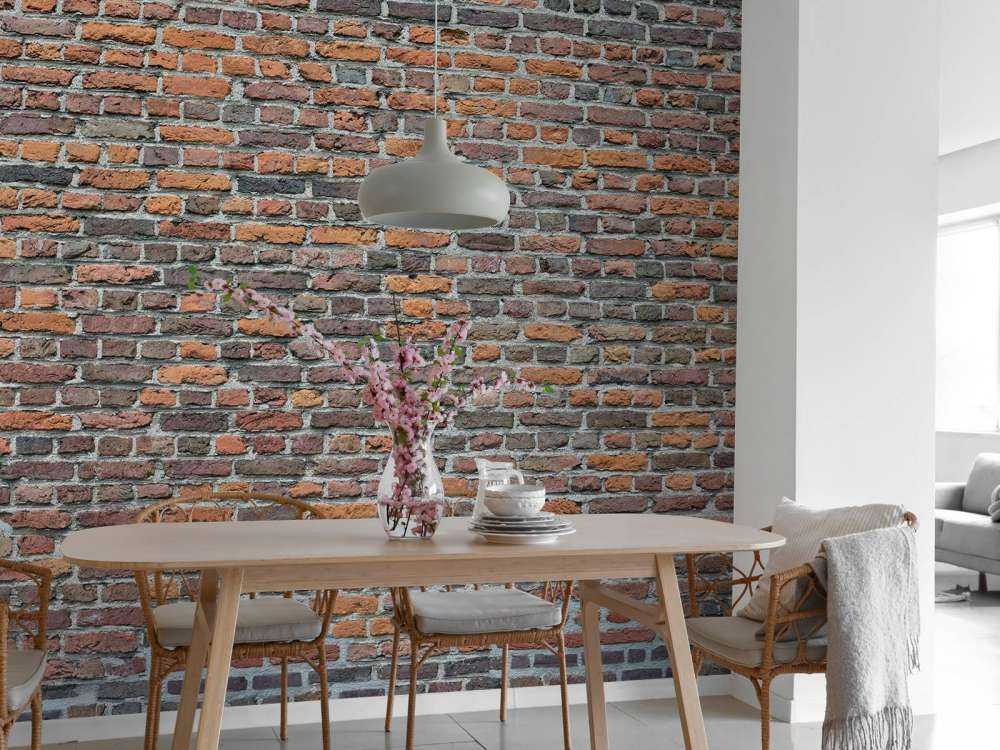 Ancien mur de briques restauré