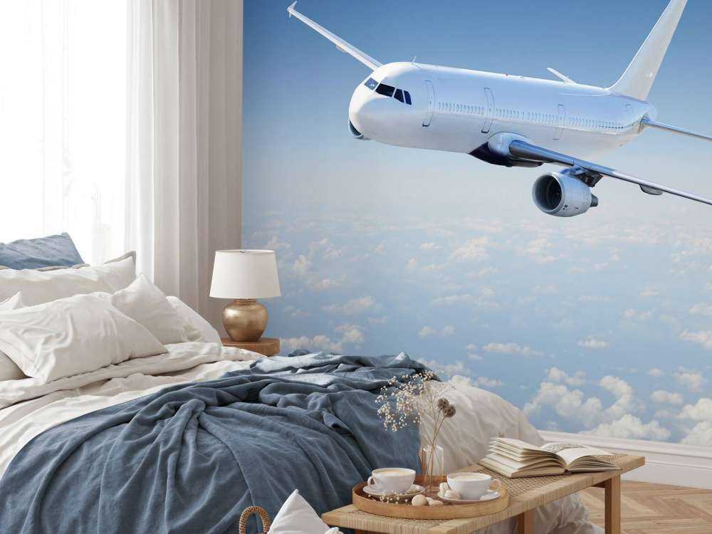 Un avion au-dessus des nuages
