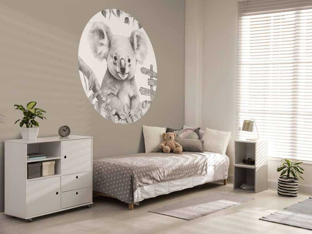 Bébé koala dans la jungle beige