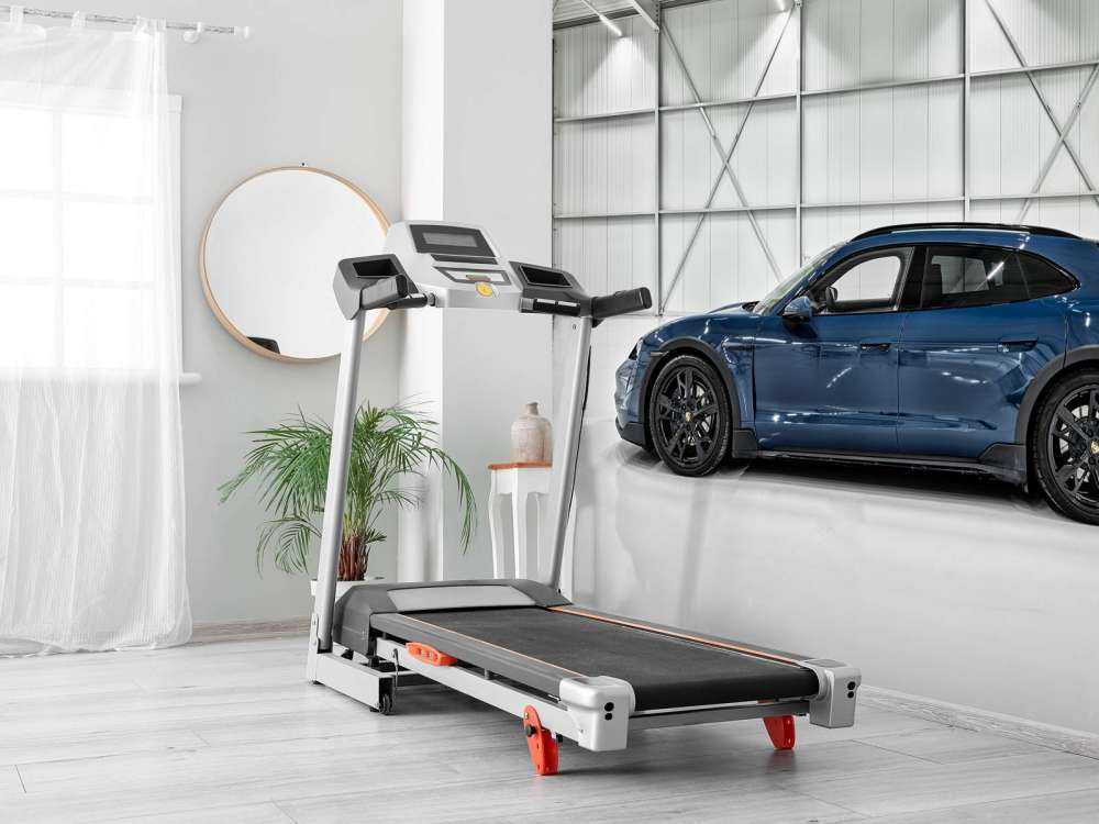 Porsche dans le hall industriel